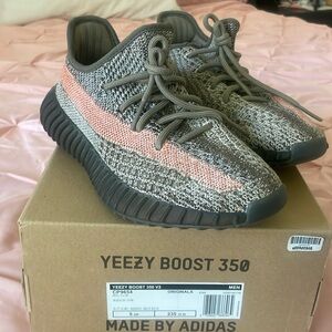Yeezy Boost 350 size 7 women/5 boys